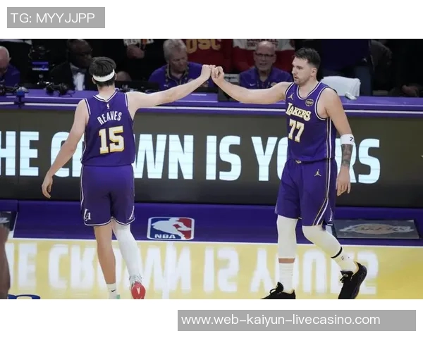 东契奇狂砍40分主宰洛城德比哈登遭遇BIG3围攻陷入低谷