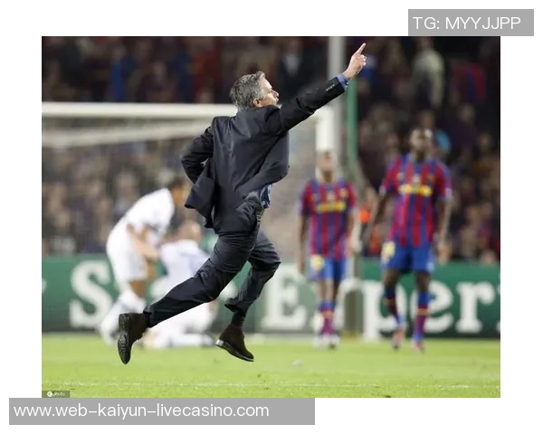 穆里尼奥的足球哲学与战术解析：天下足球的传奇教练之路